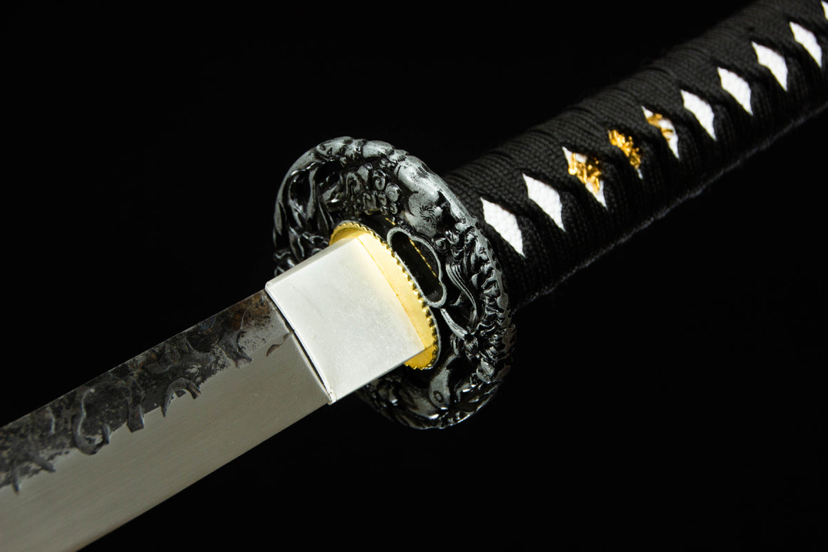 The Autumn Mist Katana with the seasonal pattern on the lacquer