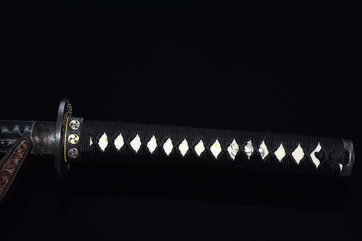 Black cord katana handle over white rayskin panels