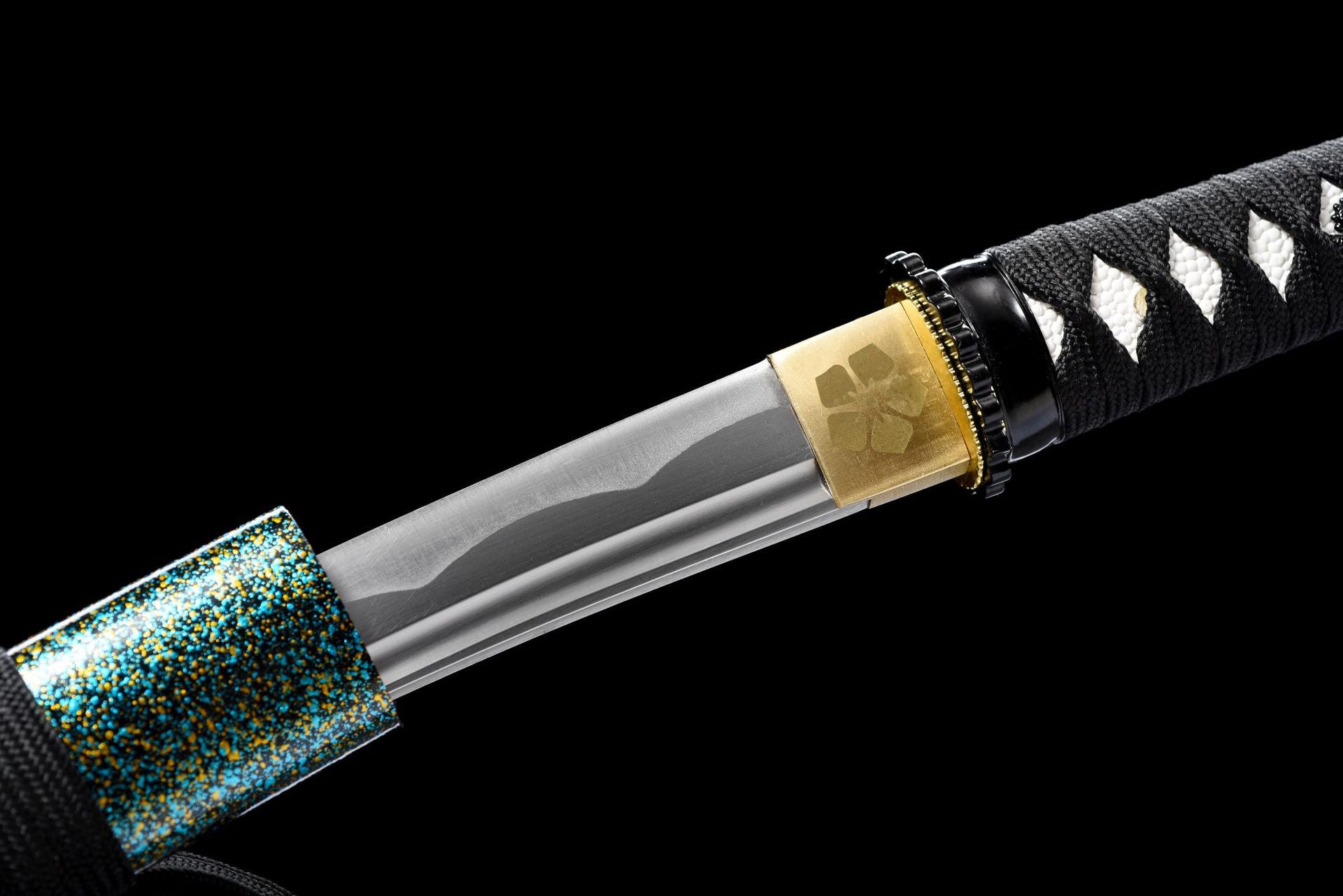 Saya mouth and gold-tone habaki detail on the blue-gold wakizashi