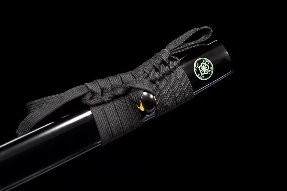 Black sageo and lacquered wood saya with pale green floral decoration