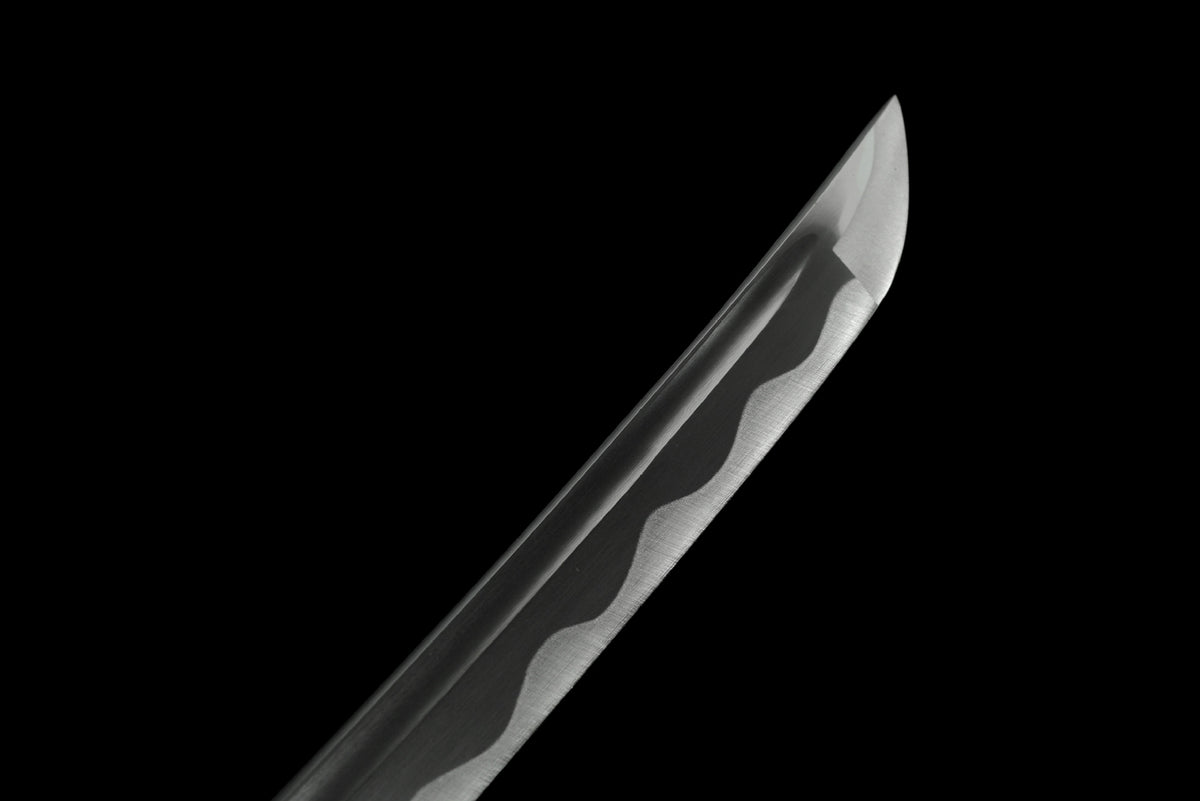 Sharpened kissaki with decorative notare-style pattern