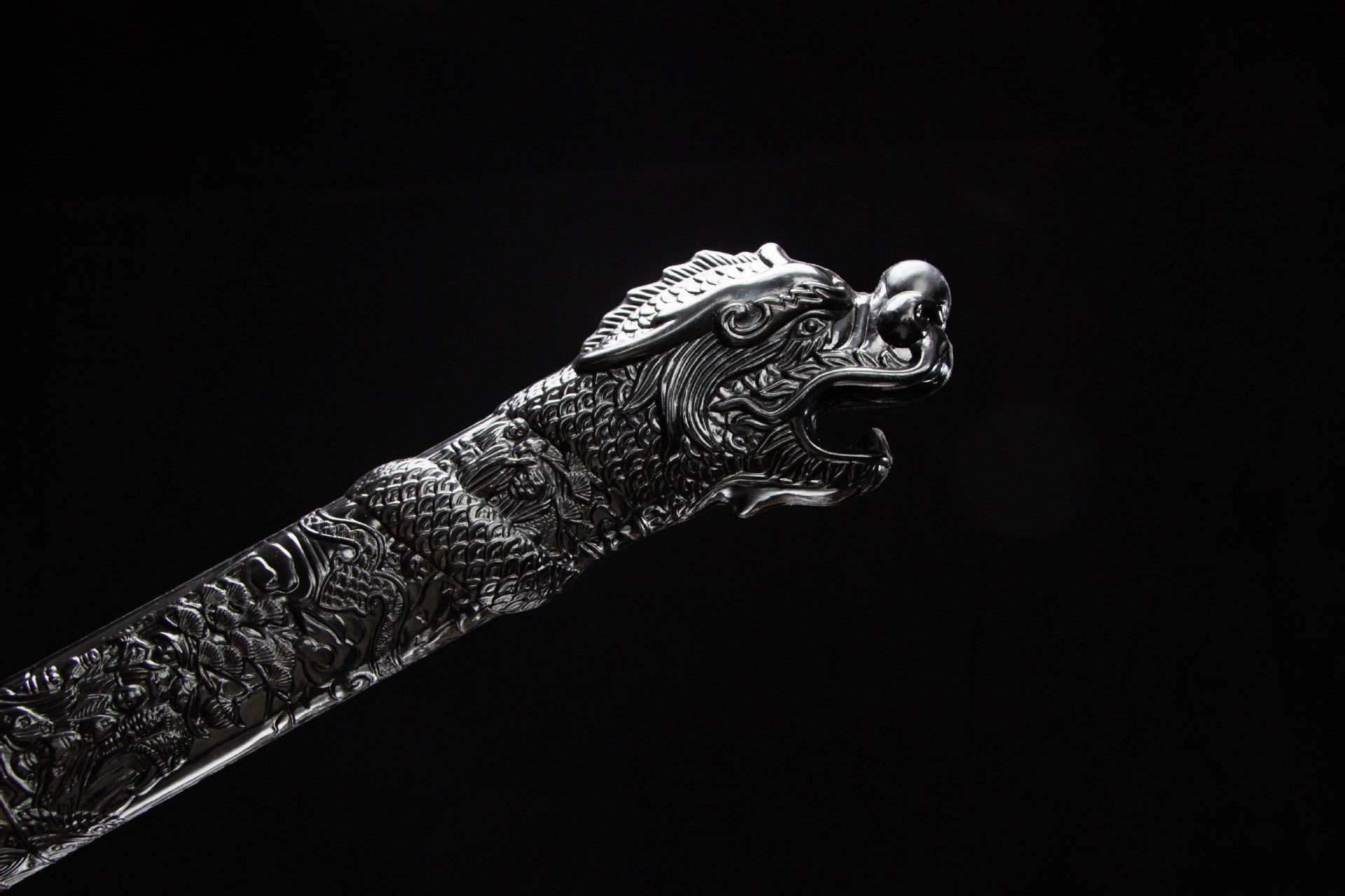 Dragon-head pommel detail on the black sculpted handle