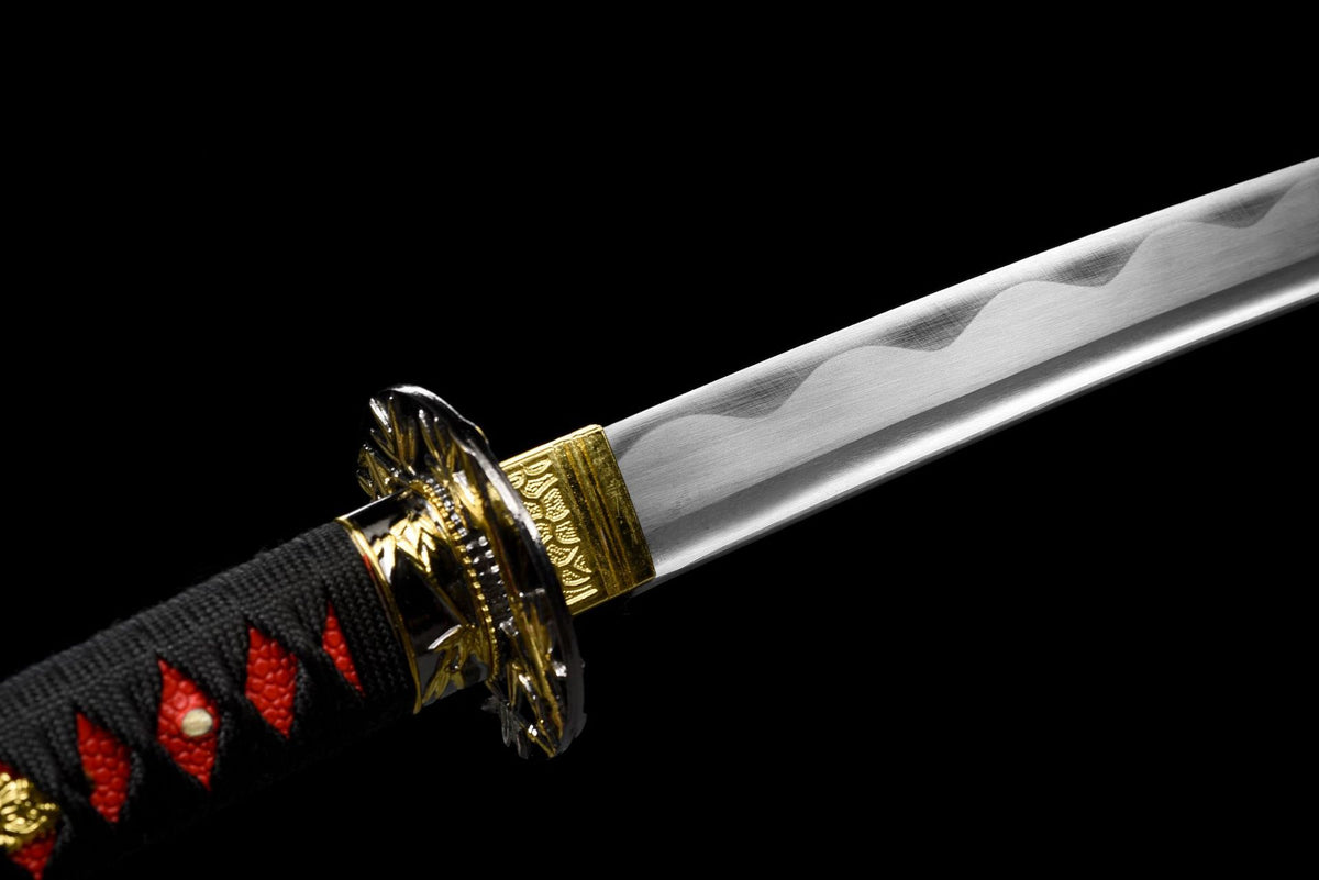 Close view of the decorative wavy line on the polished blade