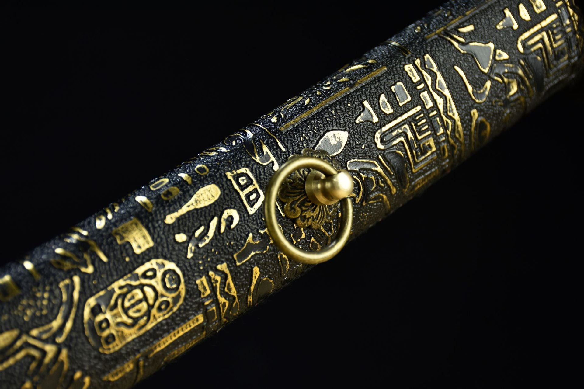 Detailed pattern on the black and gold Samurai Saya.