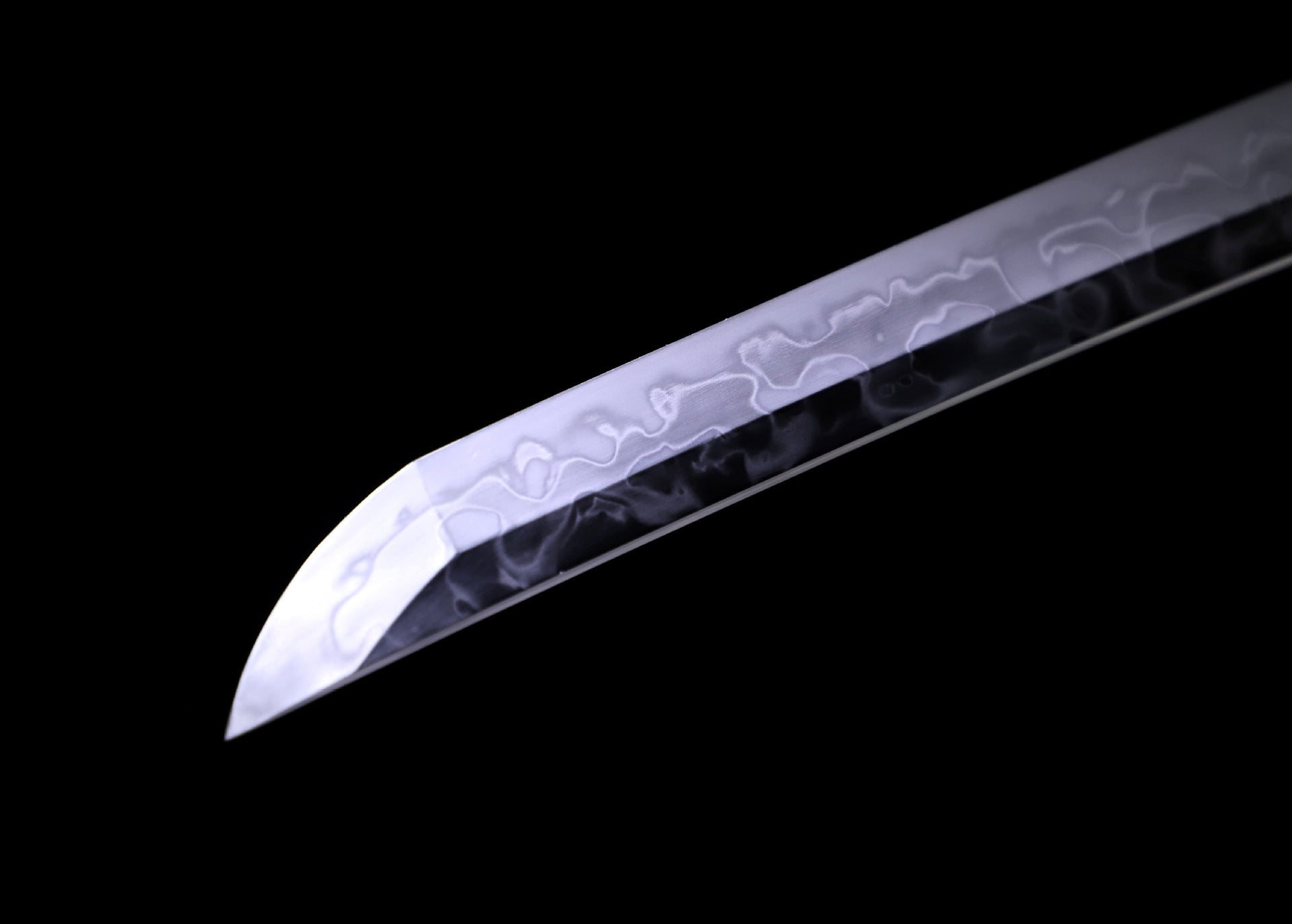Kiri-giri katana’s kissaki featuring a fully hardened blade.