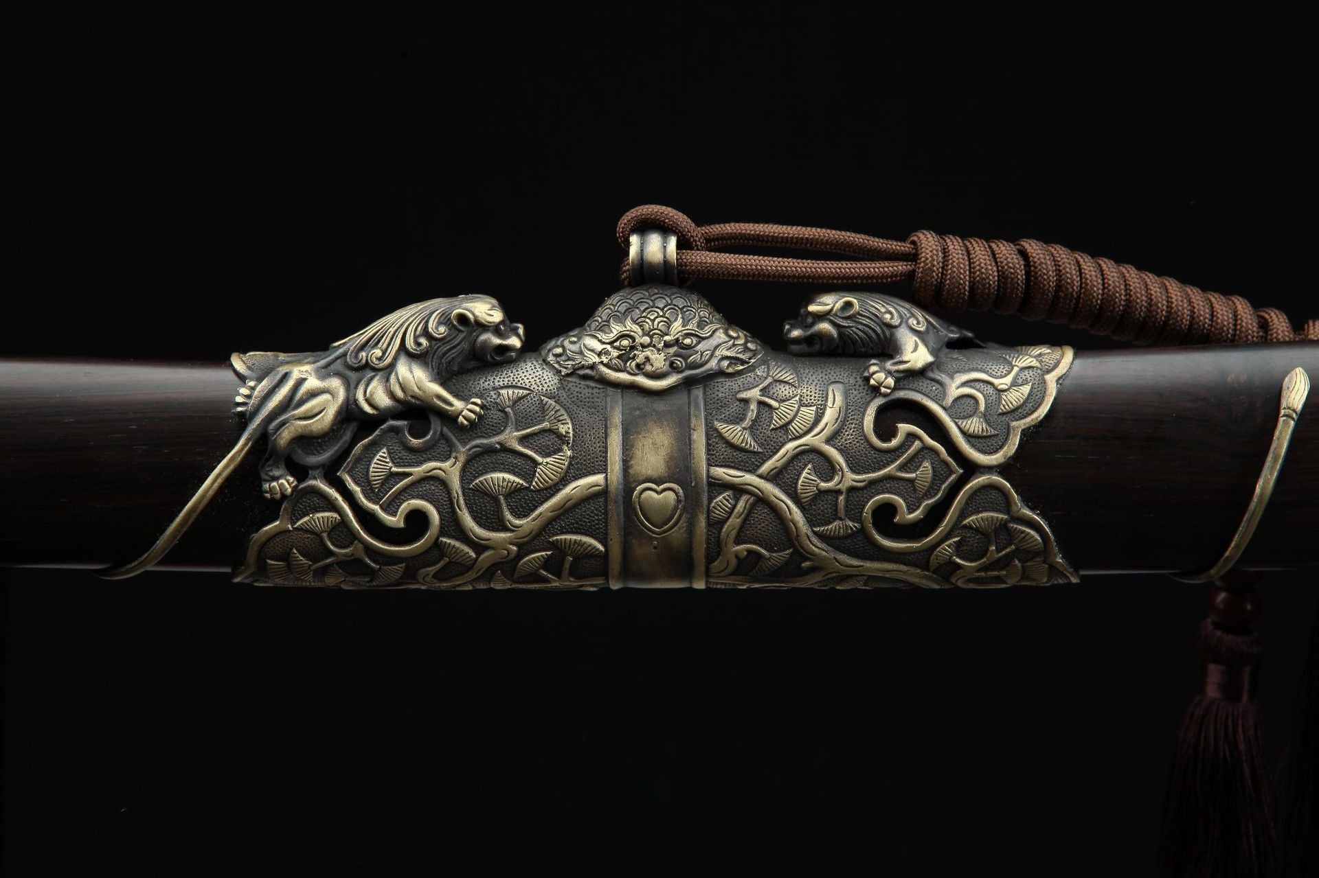 Intricately carved kurigata on Nine Lions gunto’s saya, featuring lion motifs.