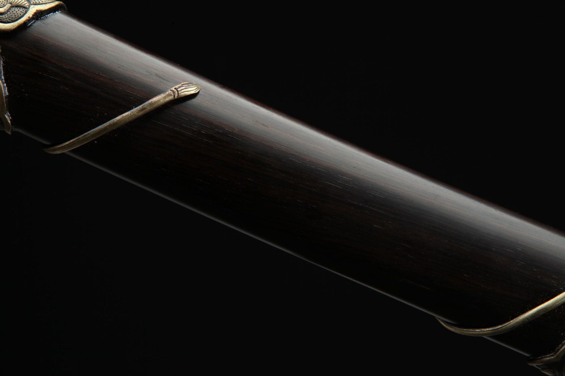 Close-up of the wooden texture on the saya of Nine Lions gunto.
