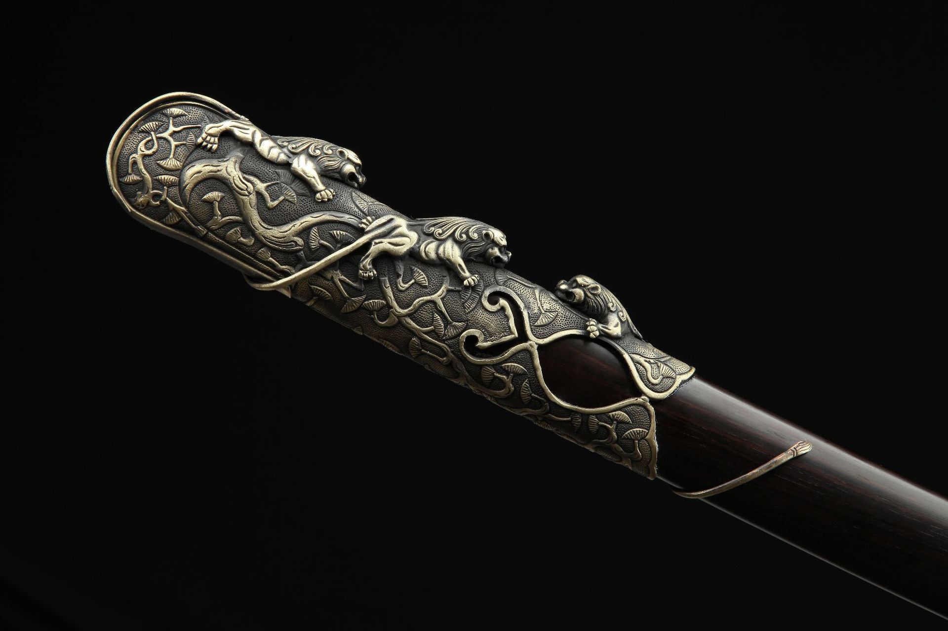 Elaborately decorated saya with lion motifs on Nine Lions gunto.