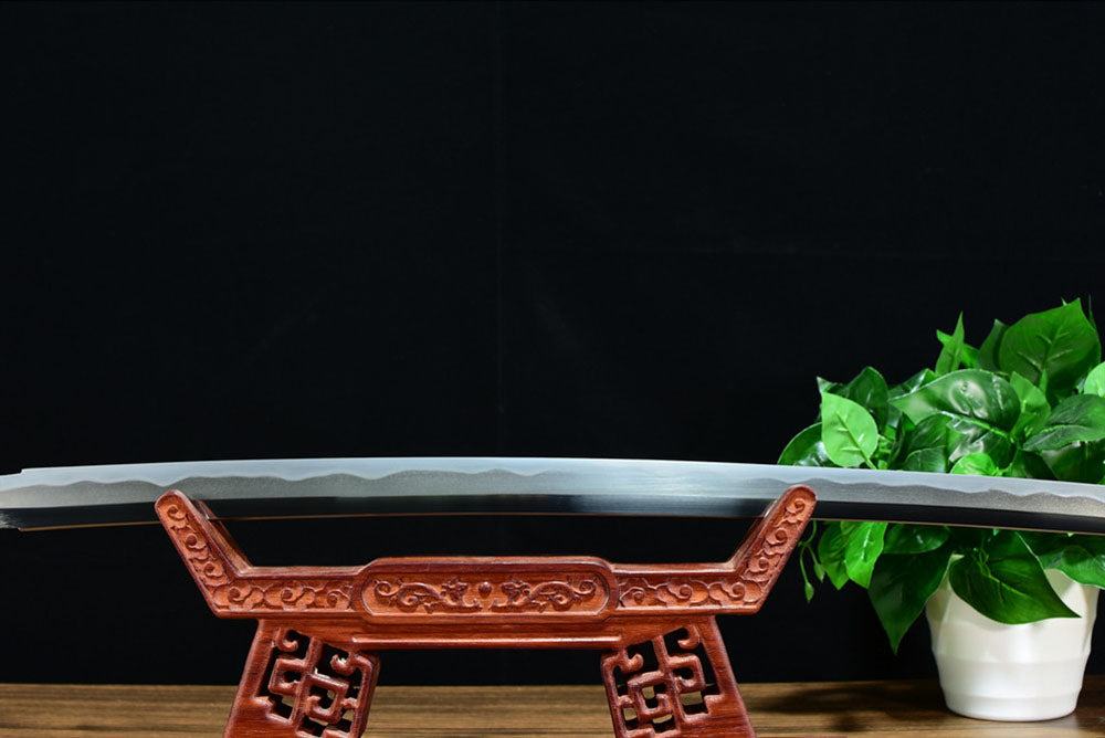 Notare (wave pattern hamon) along the edge of a Prajna Katana