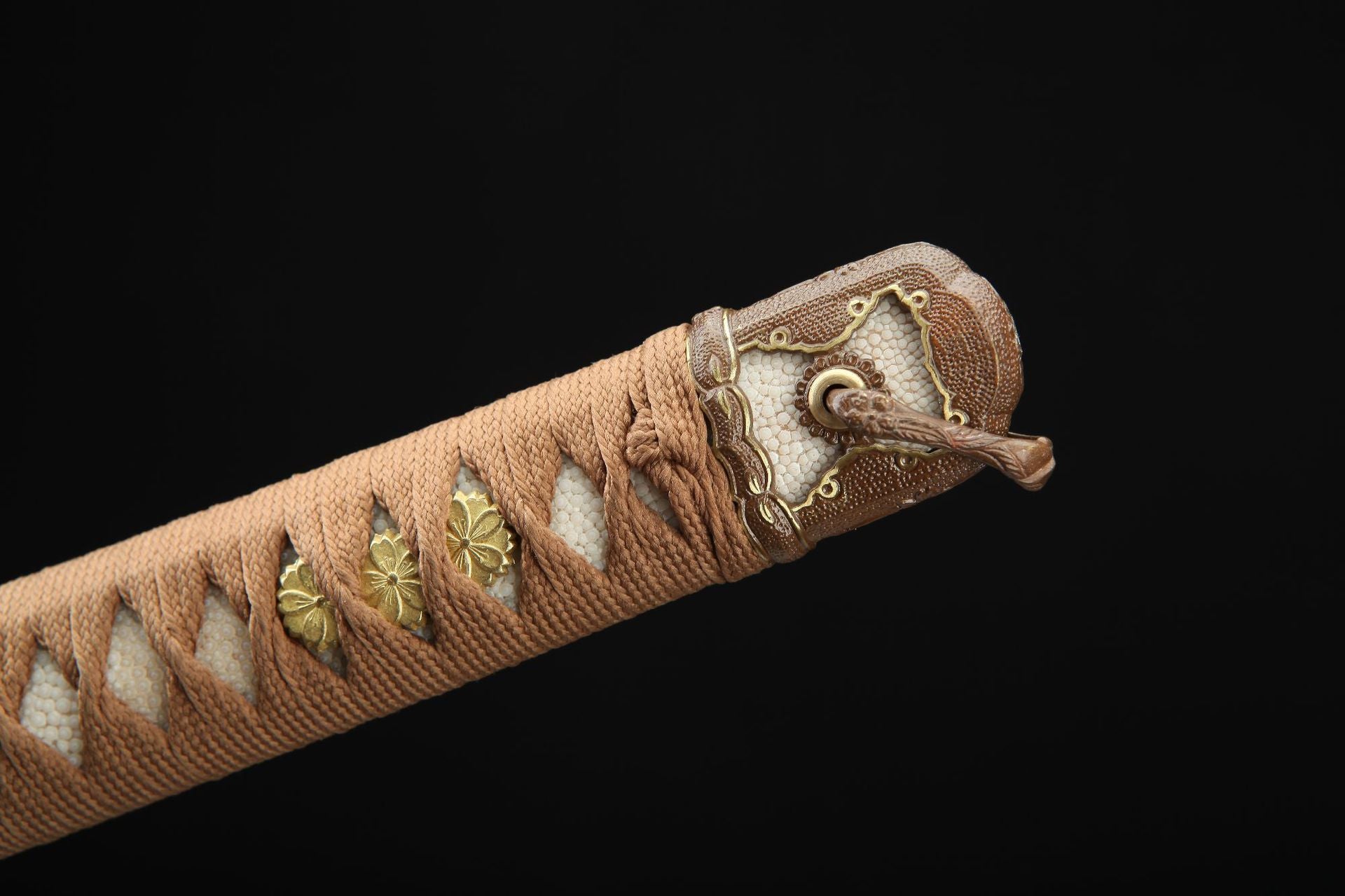 Detail of S426 katana handle featuring genuine ray skin and secure wrap ito.