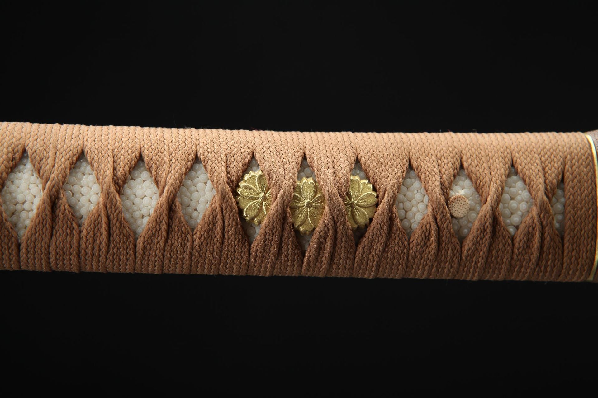 Menuki with a three-flower design on the S426 katana handle.