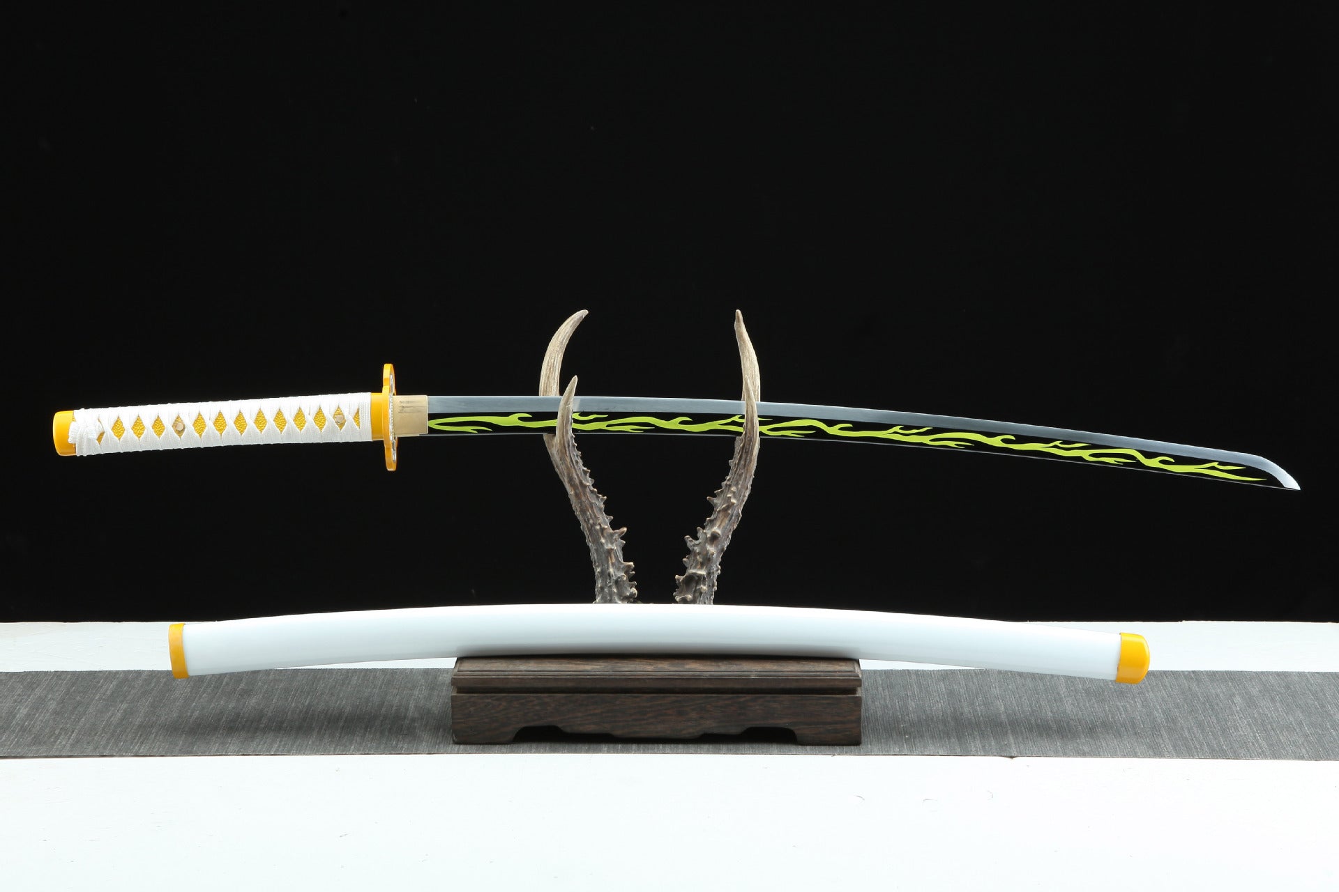 Complete view of Zenitsu’s Nichirin sword, featuring lightning stripes across the blade.