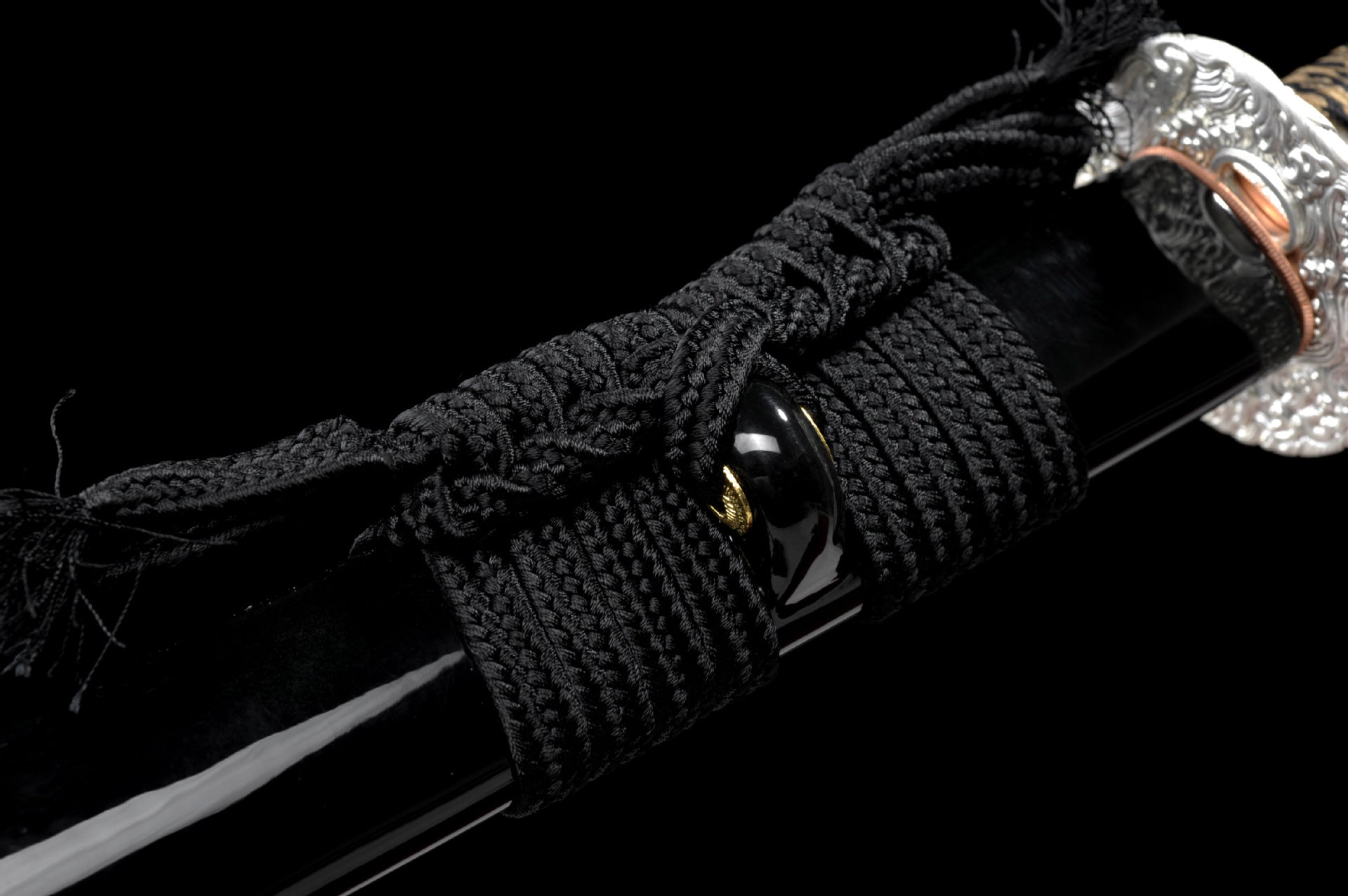 Black sageo on a black scabbard.