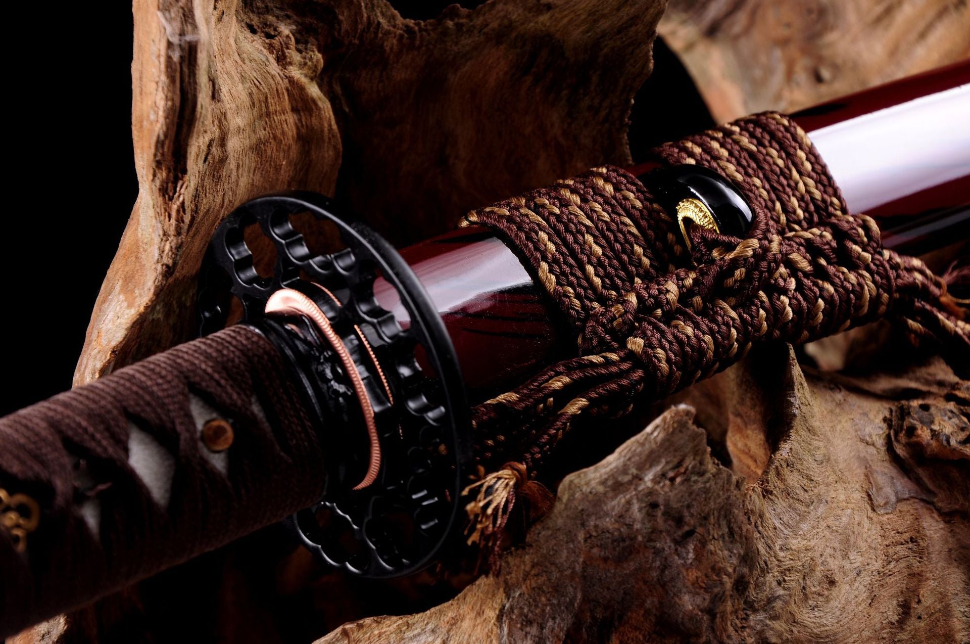 A Kashin katana showing the detail of the sageo cord.