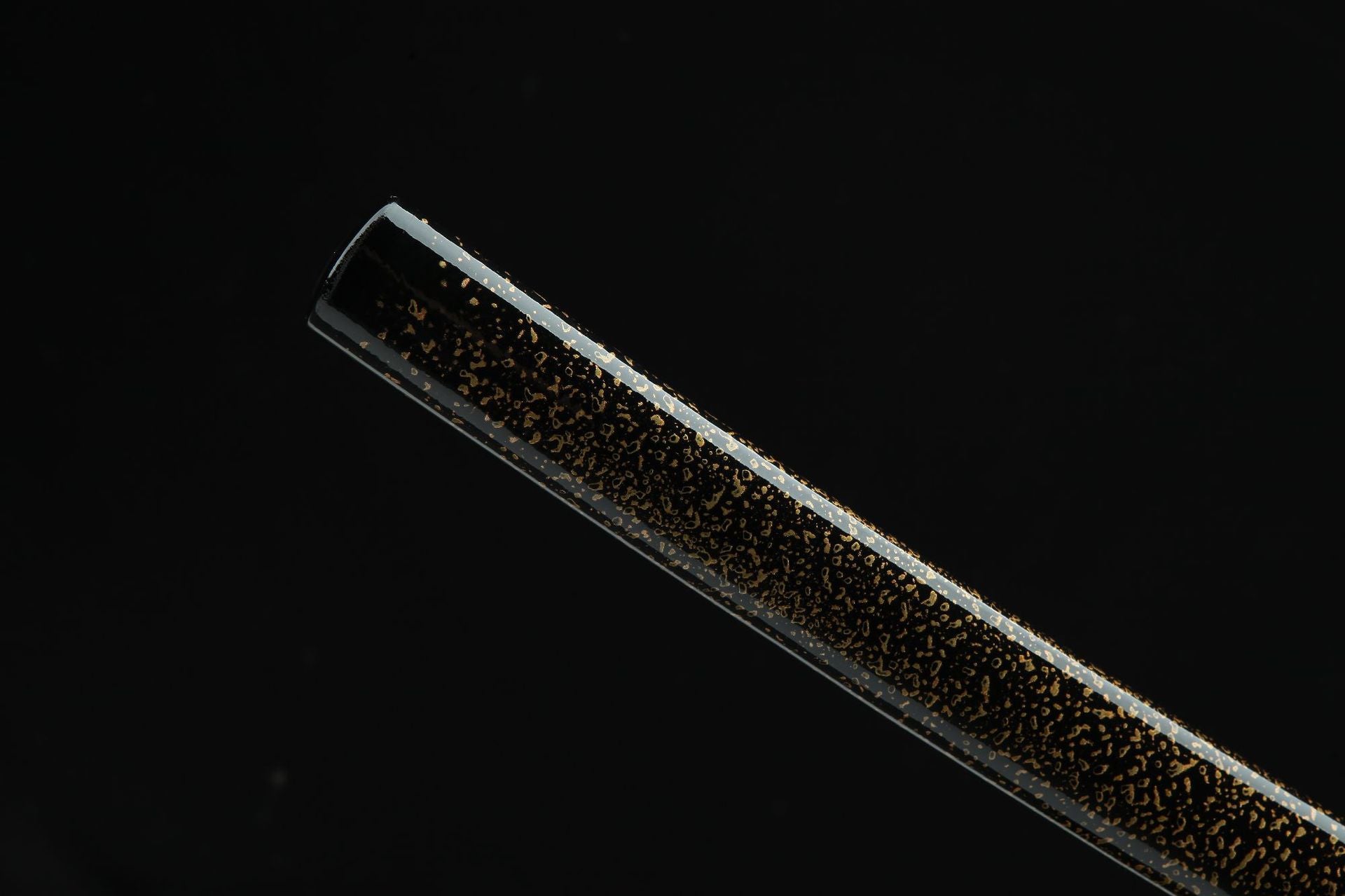 Detailed close-up of the Loong Clow katana's kojiri, showcasing the lacquered finish that adds both durability and a sophisticated aesthetic to the scabbard.