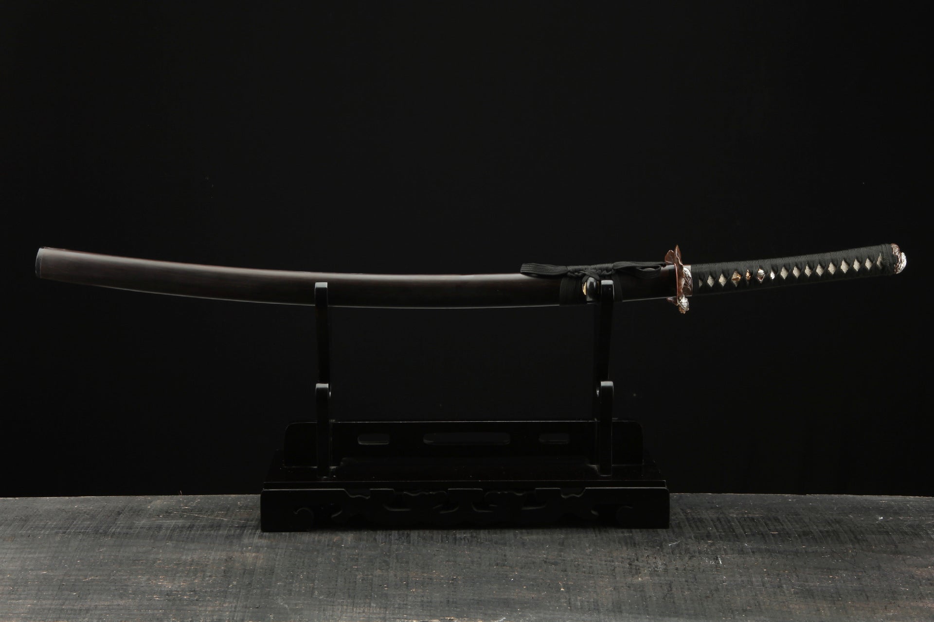 Full display of the Lotus katana koshirae.