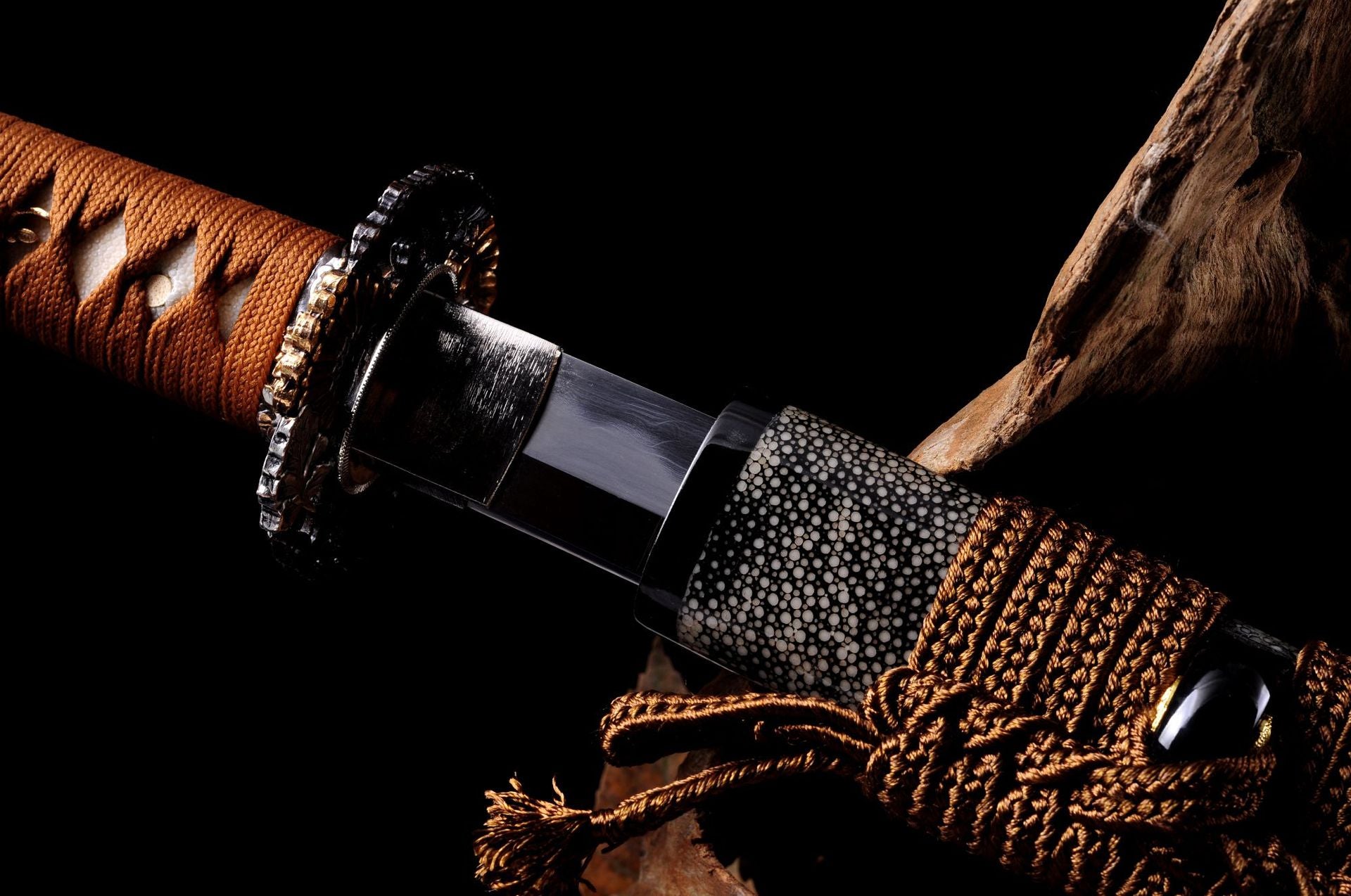 Partial ray skin saya and koikuchi of Daisy katana.