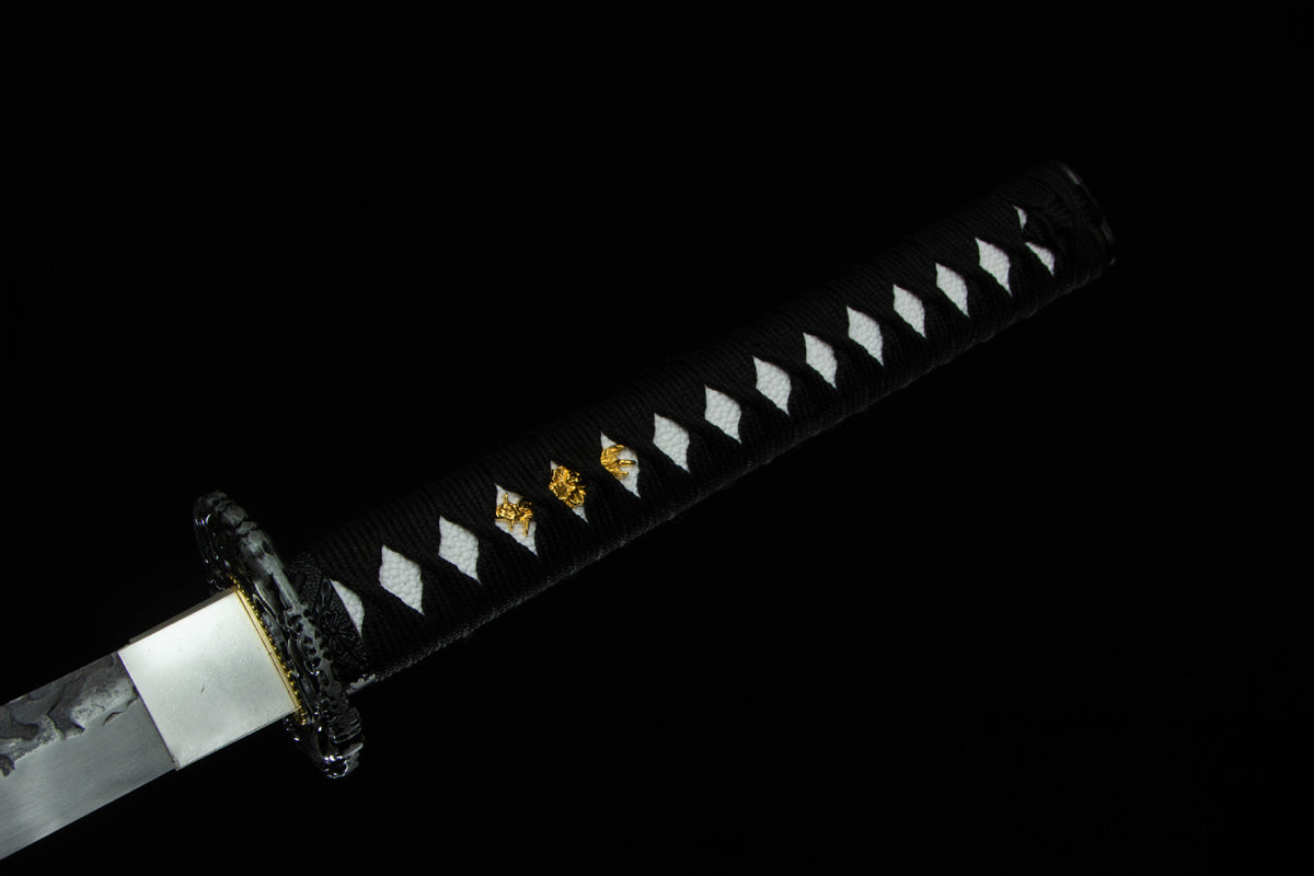 The Autumn Mist Katana, showing the red maple accents