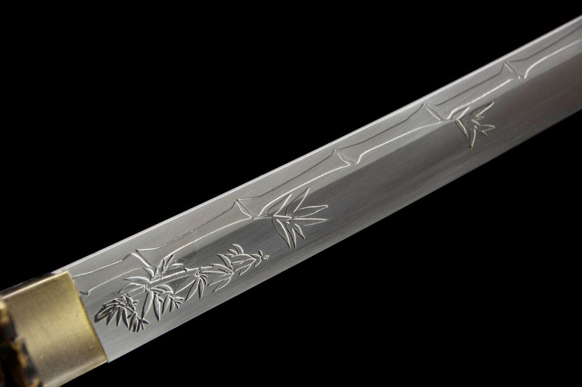 The Turquoise Pearl Katana with the green saya and sageo
