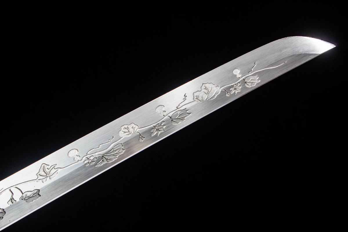 The Jade Striation Katana, showing the green saya with gold bands