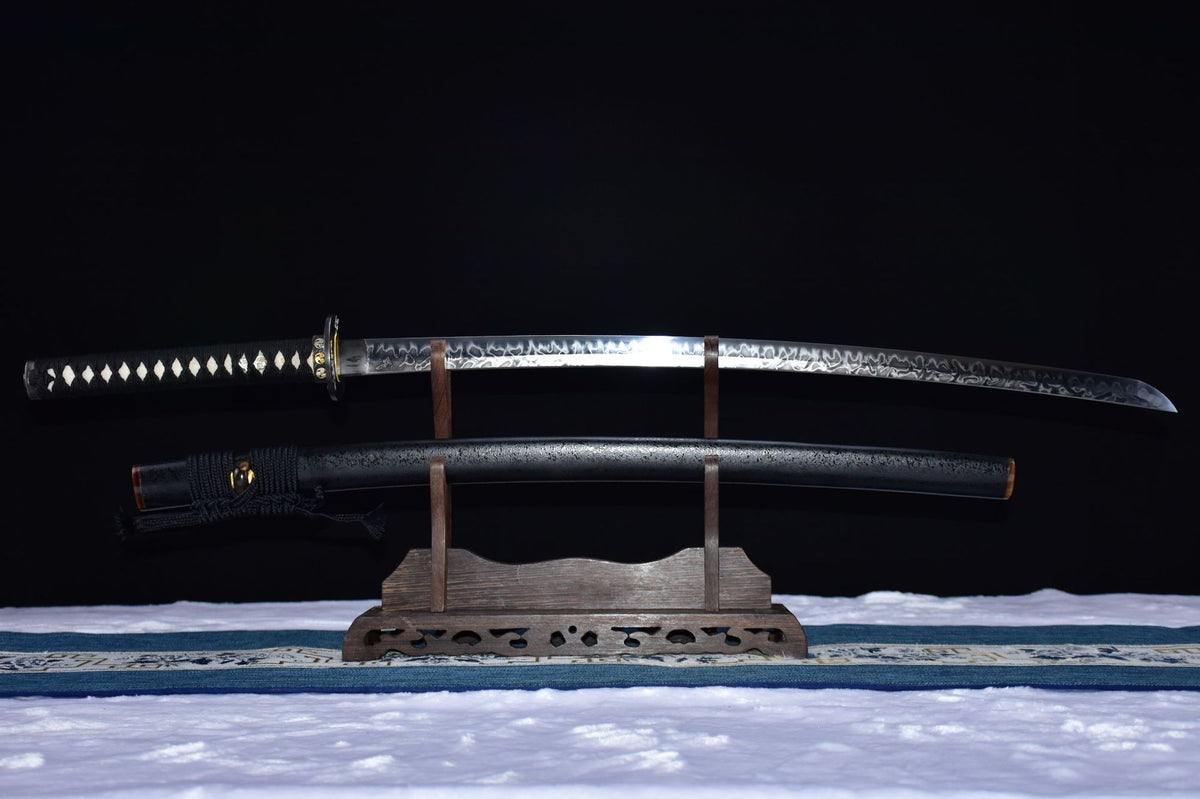 Hitatsura Tiger Katana with black lacquered wood saya