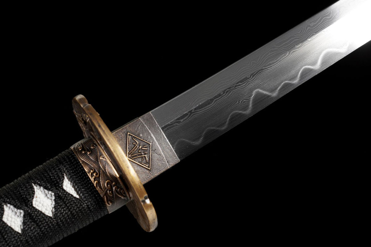 Layered blade pattern and wavy line near the tsuba