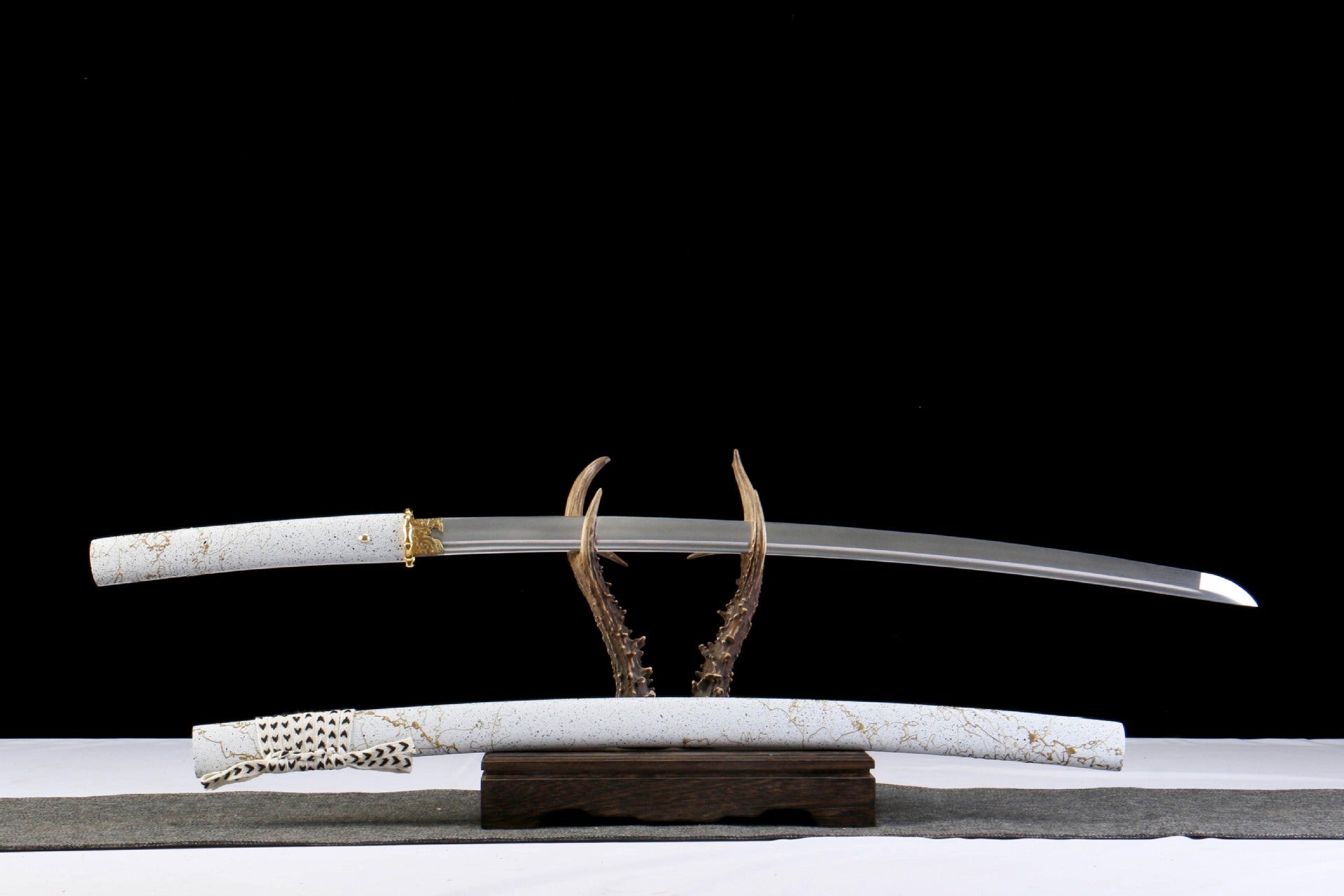Gilded Dawn Katana - Ghost of Yotei Atsu’s Sword