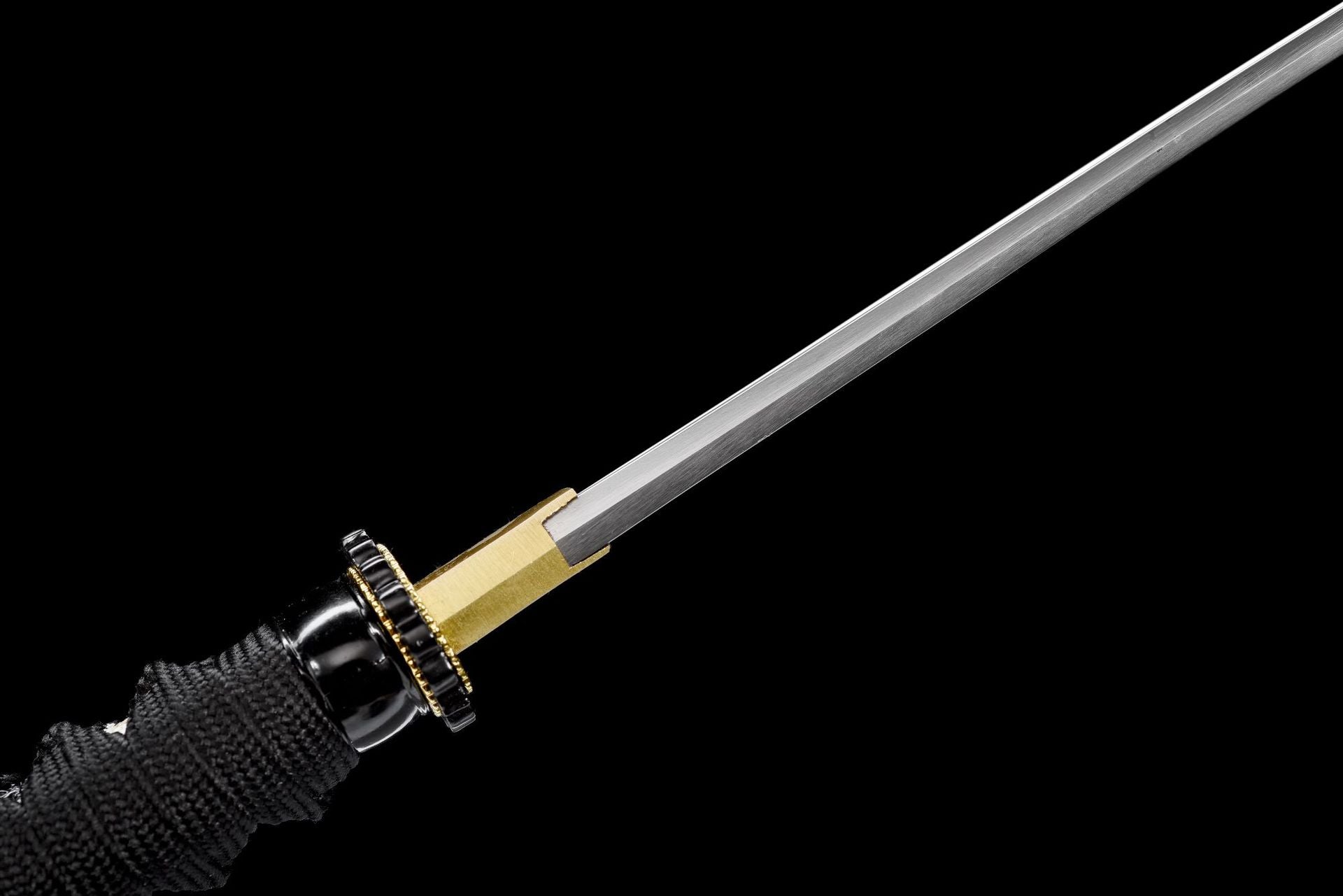 Blade base and gold-tone habaki on the Aogane Spark Wakizashi