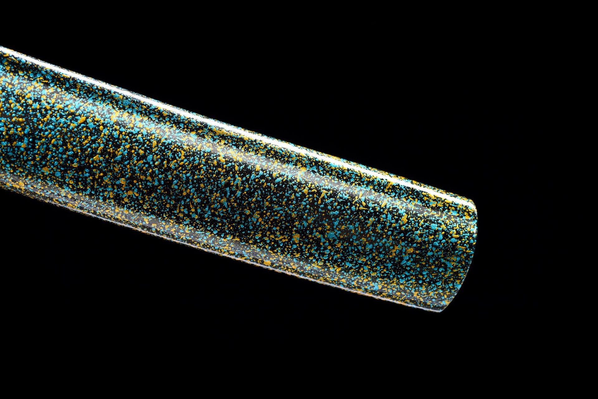 Blue and gold speckled lacquer finish on the wakizashi saya