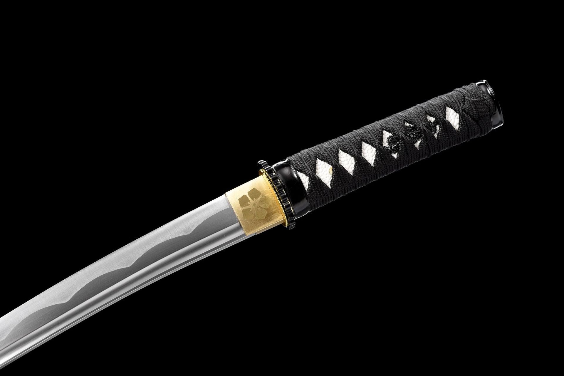 Gold-tone habaki and black wrapped handle on the Aogane Spark Wakizashi