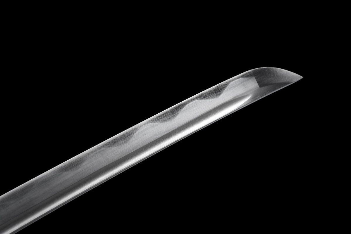 Polished blade tip with decorative wavy line