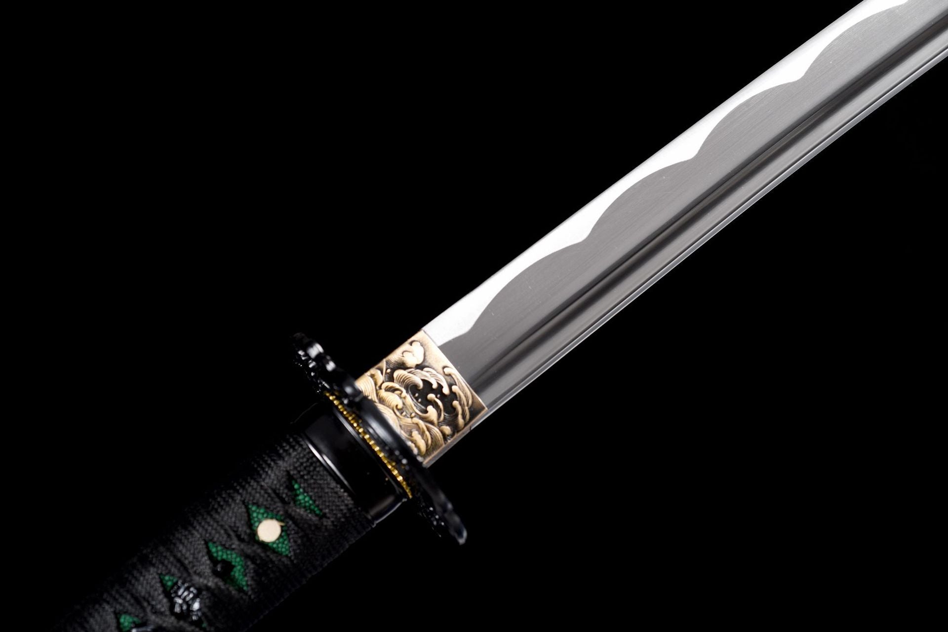 Close-up of the grooved blade and visible wave-style pattern
