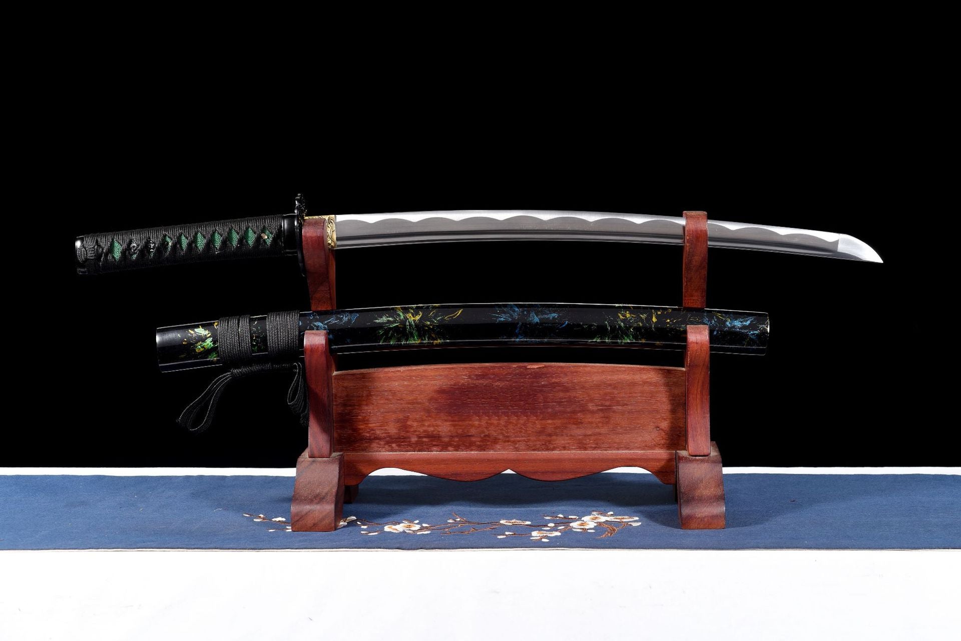 Grooved 1045 steel blade with visible wave-style pattern