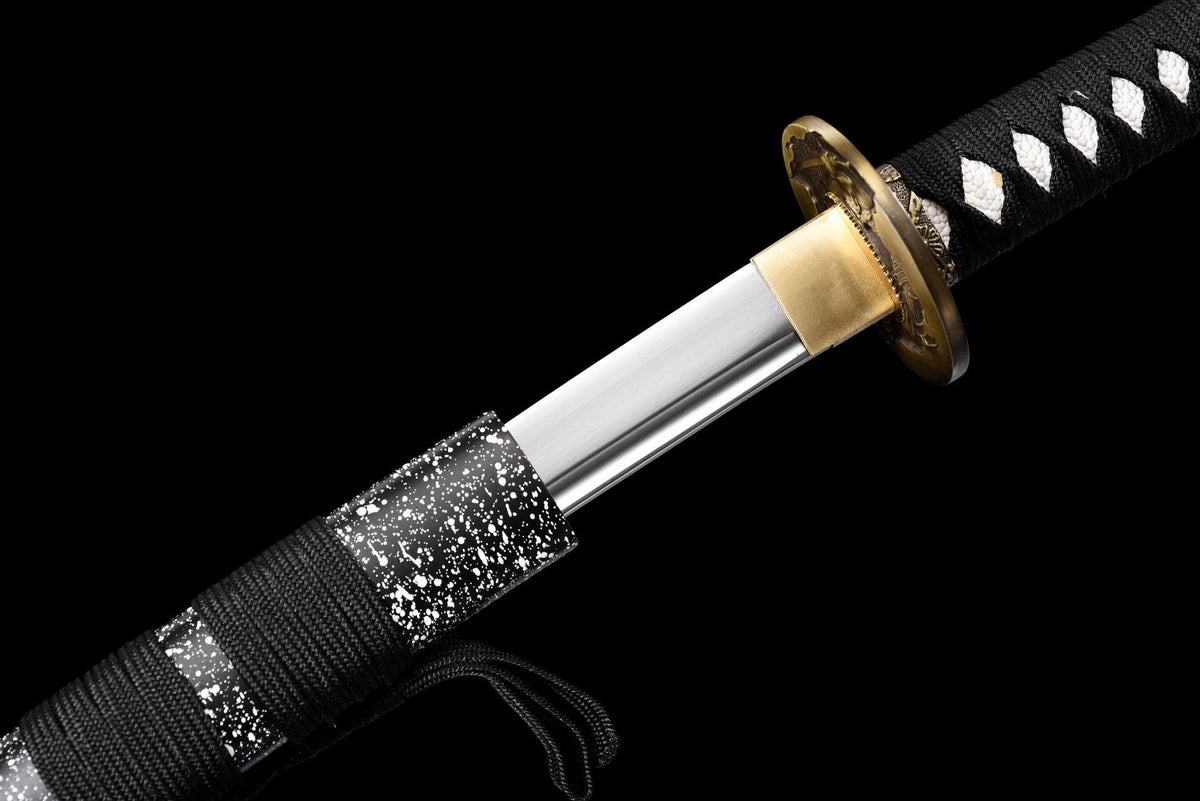 Splatter saya mouth beside the gold-tone habaki and round tsuba