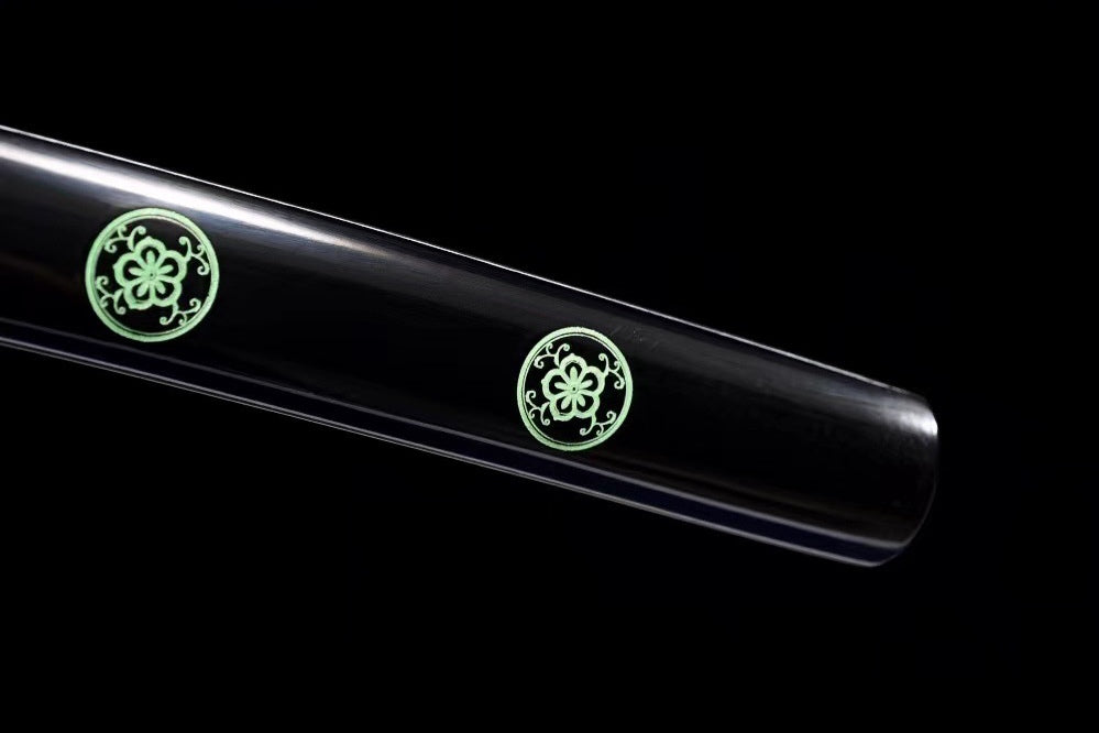 Pale green karahana-style floral roundels on the glossy black saya