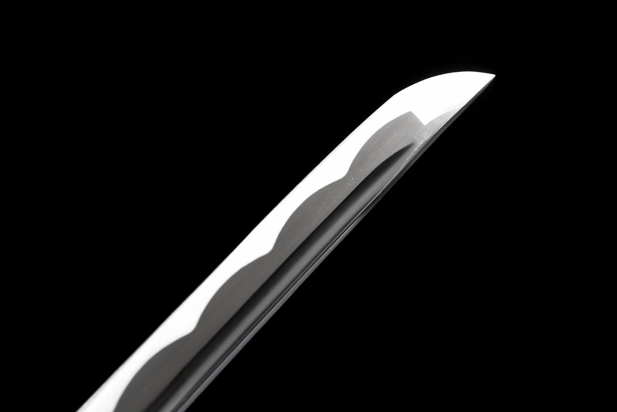 Kissaki and decorative wavy blade pattern of the Karahana Katana