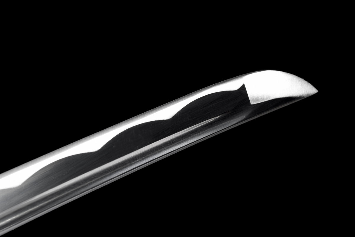 Sharpened kissaki with decorative notare-style wave pattern