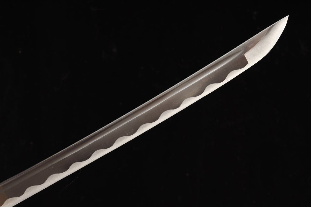 Sharpened blade with decorative notare-style wave pattern