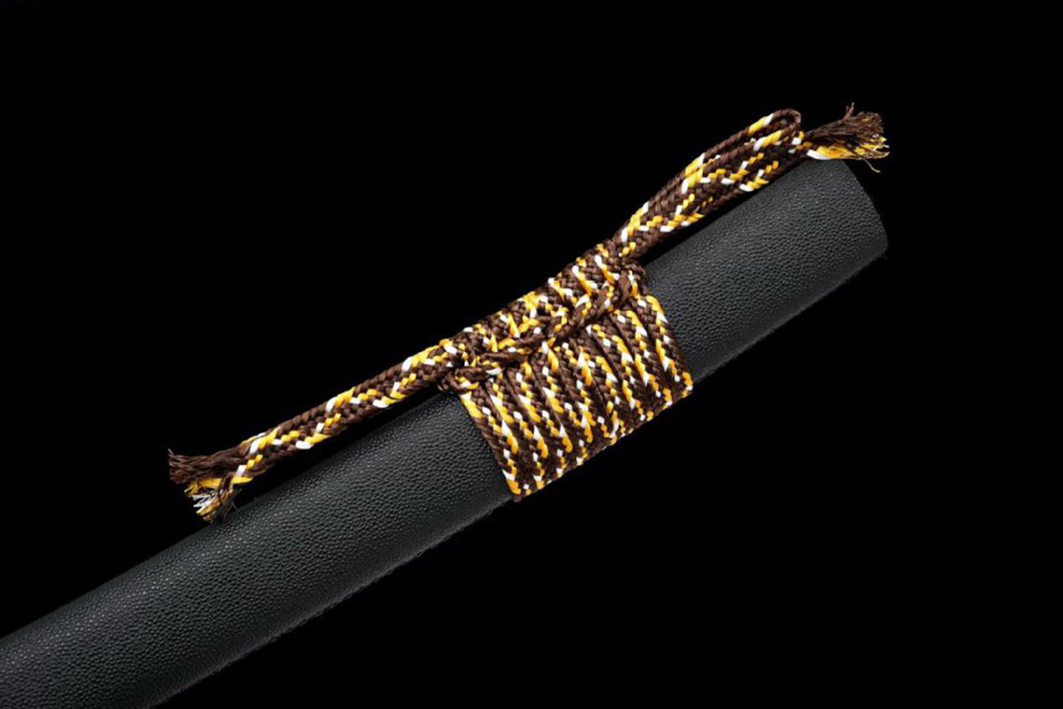 Thick brown, white, and ochre sageo tied around the black saya
