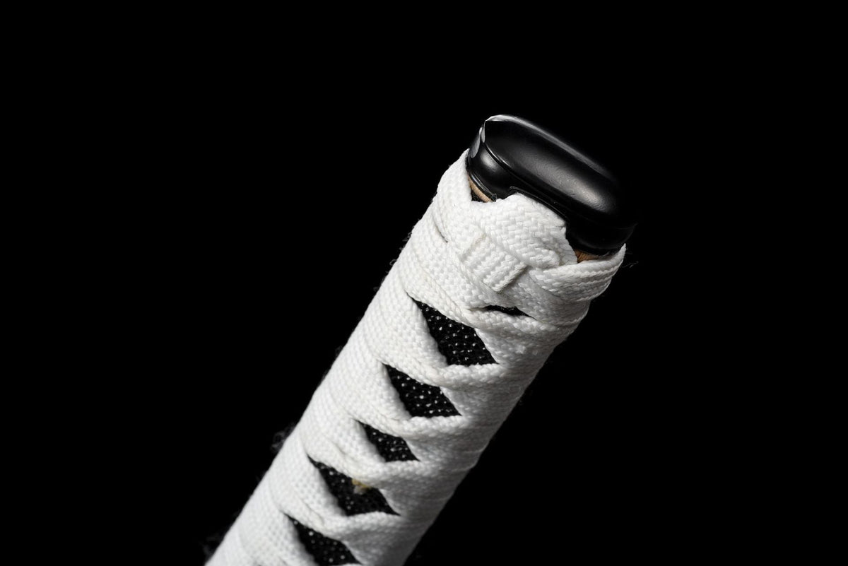 Blade tip with decorative wave line