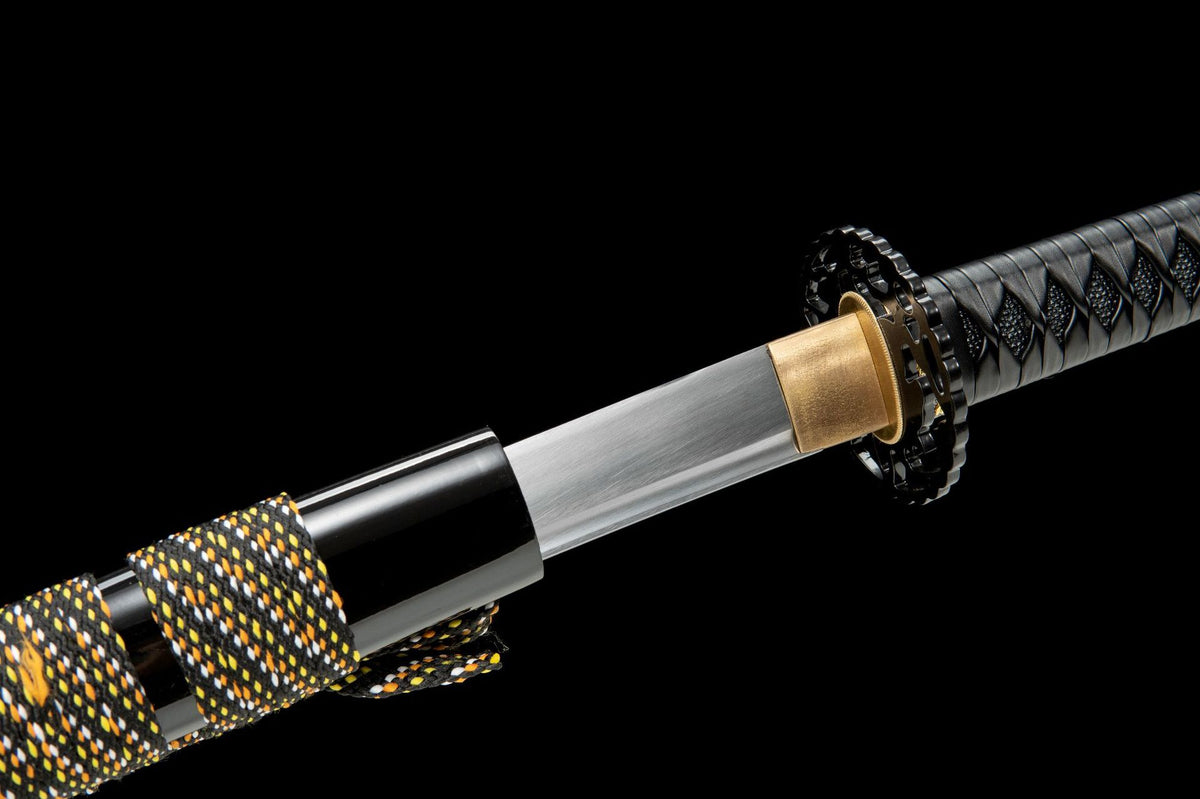 Black lacquered saya and tsuka detail