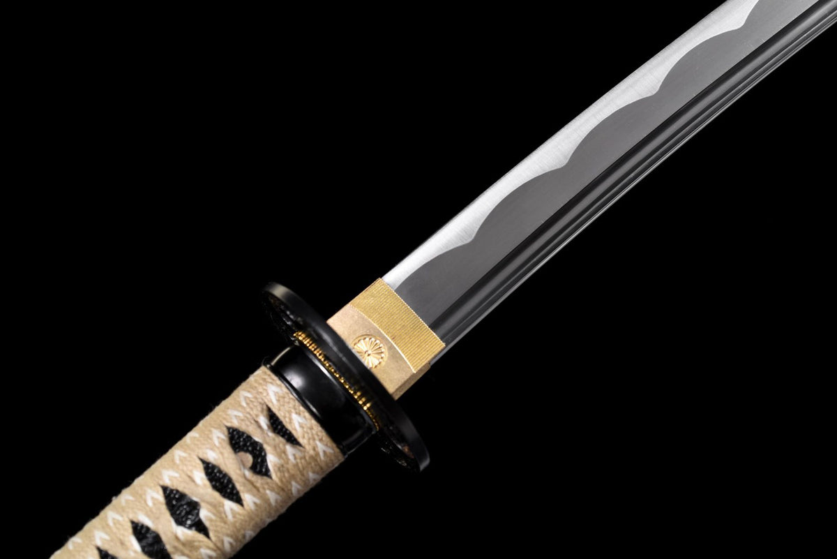 Dark grooved blade and ivory tsuka wrap on Woodheart Wakizashi