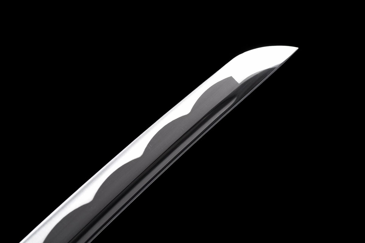 Dark grooved blade and kissaki on Woodheart Wakizashi