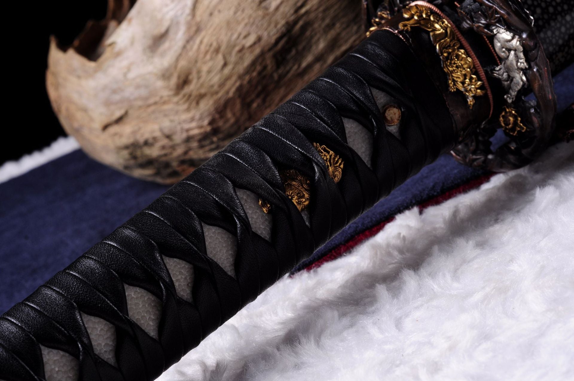 Genji katana menuki offering a stable grip