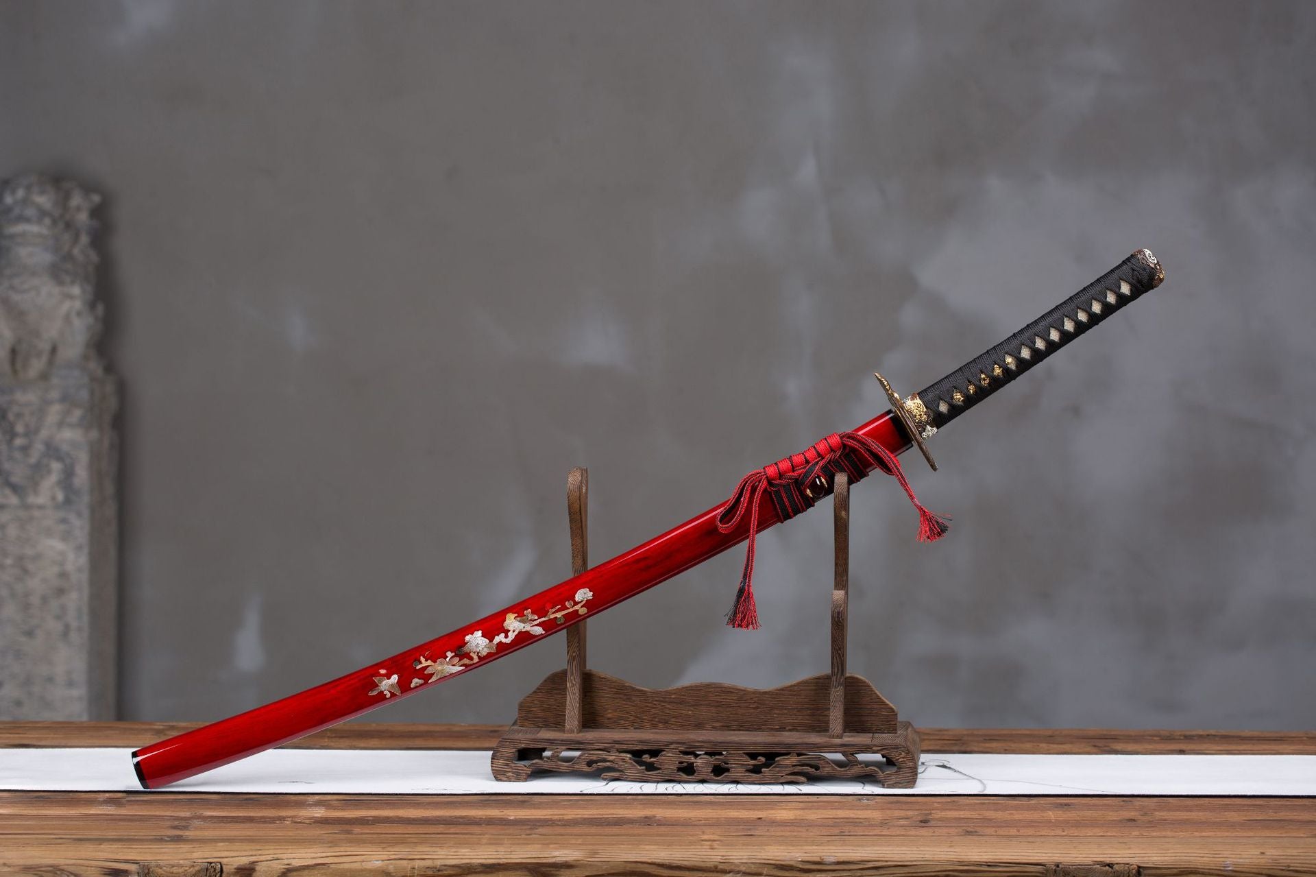 Loong katana mountings with red saya and black tsuka.