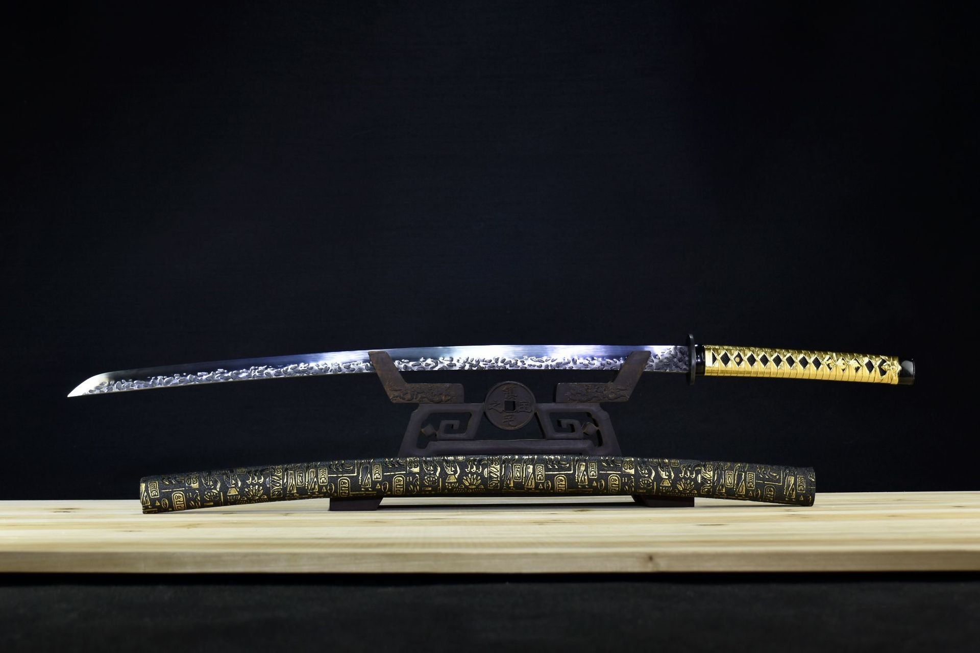 A black and gold manganese katana named Golden Desert.