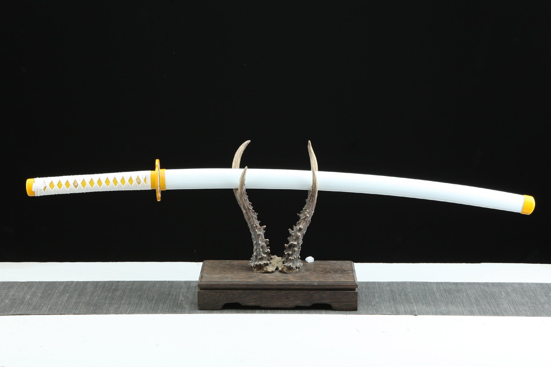 Zenitsu’s yellow and white katana sheathed in a white scabbard.
