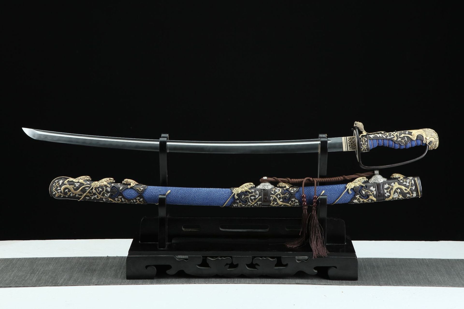 Nine Lions (Blue Shark Skin Fittings)