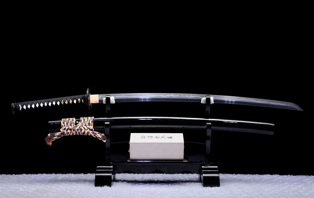 Full display of Kuro ShiShi katana featuring a clay-tempered blade and black koshirae.
